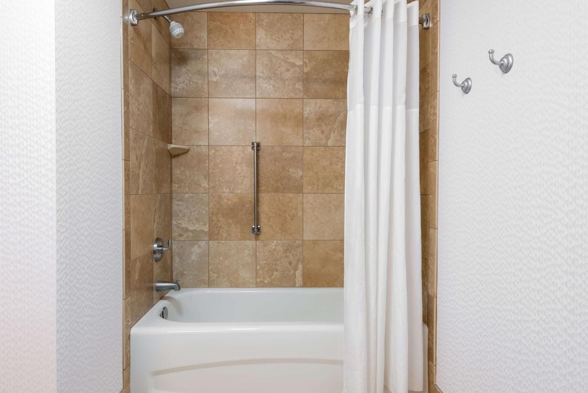 Hampton Inn & Suites Buffalo/Downtown Bagian luar foto