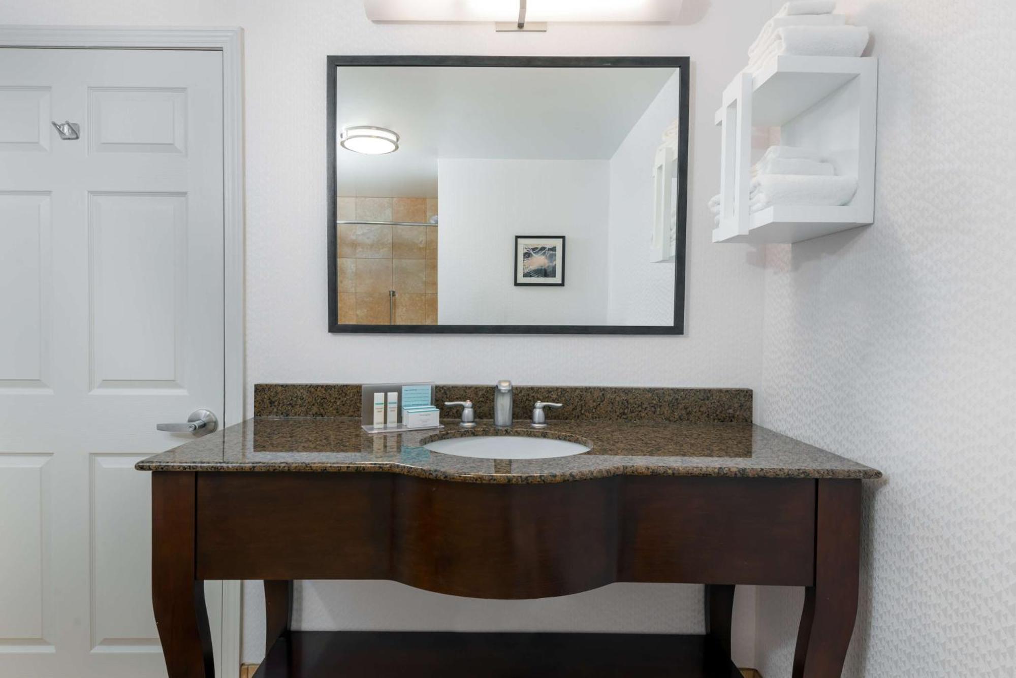 Hampton Inn & Suites Buffalo/Downtown Bagian luar foto