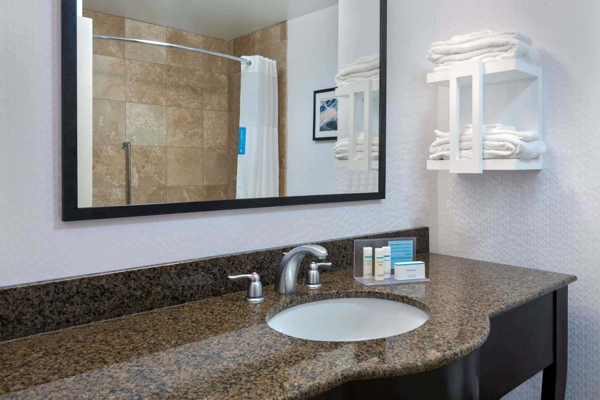 Hampton Inn & Suites Buffalo/Downtown Bagian luar foto